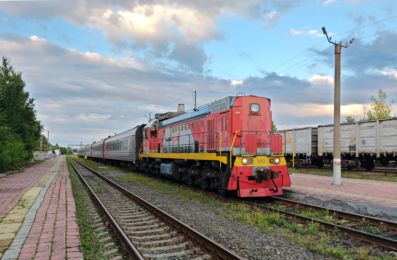 ТЭМ18ДМ-1093