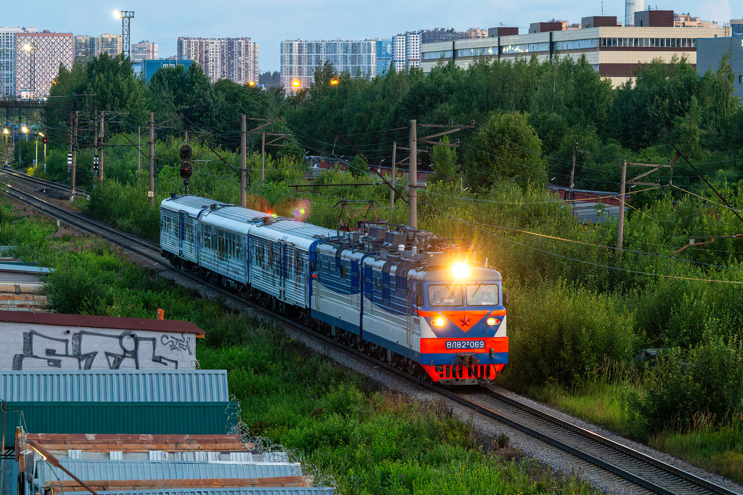 ВЛ82М-069