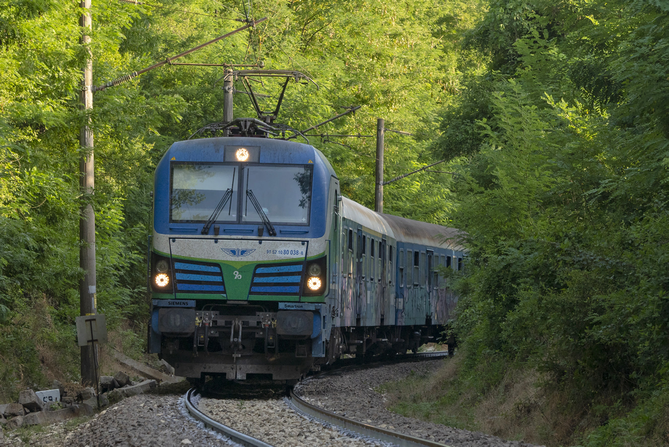 80 038
