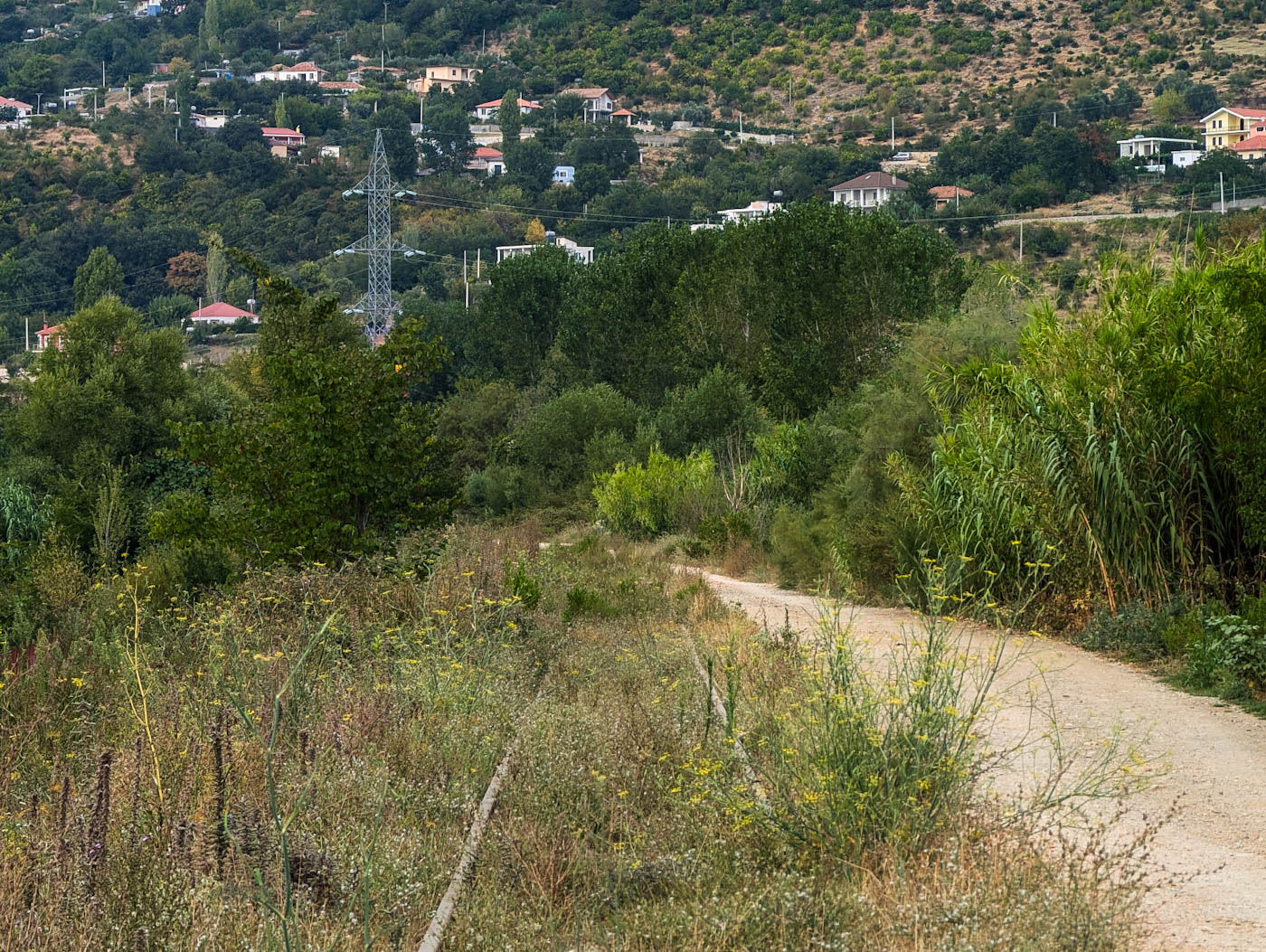 Железные дороги Албании — Станции и перегоны
