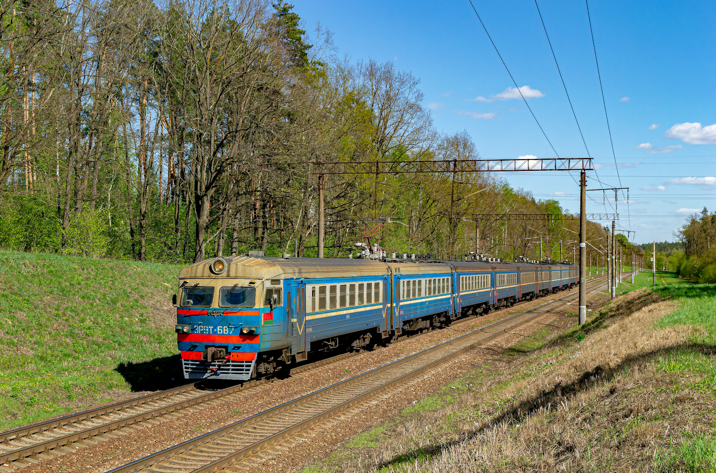 ЭР9Т-687