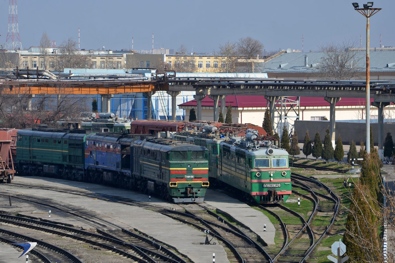 2ТЭ10М-2306; ВЛ60ПК-1626
