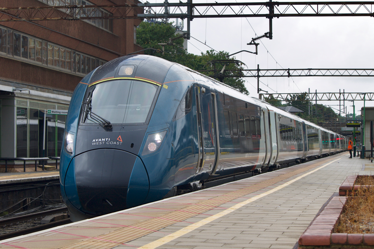 805010