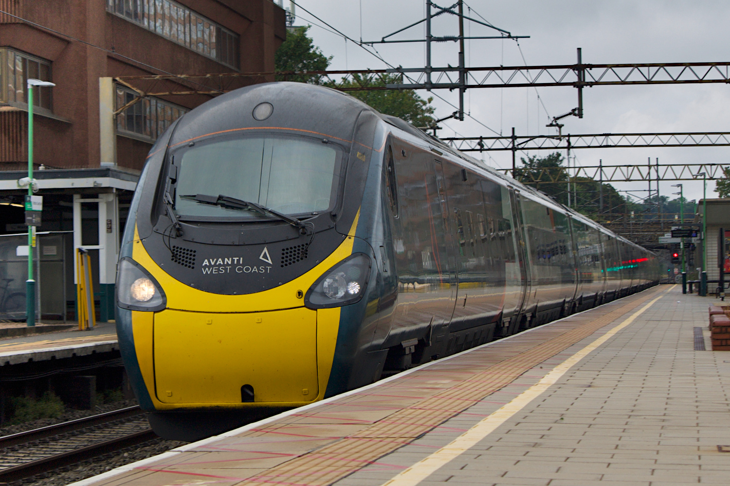 390114