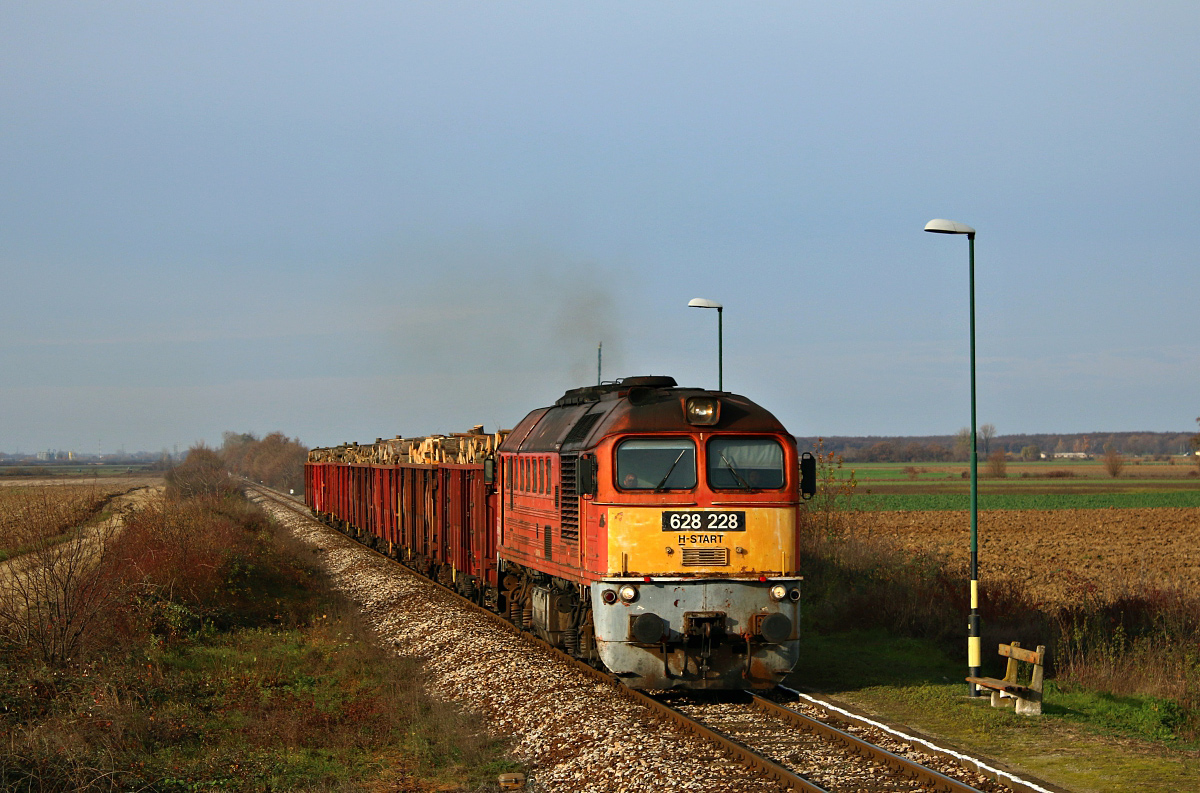 628 228
