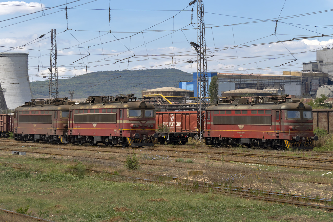 44 102; 45 165
