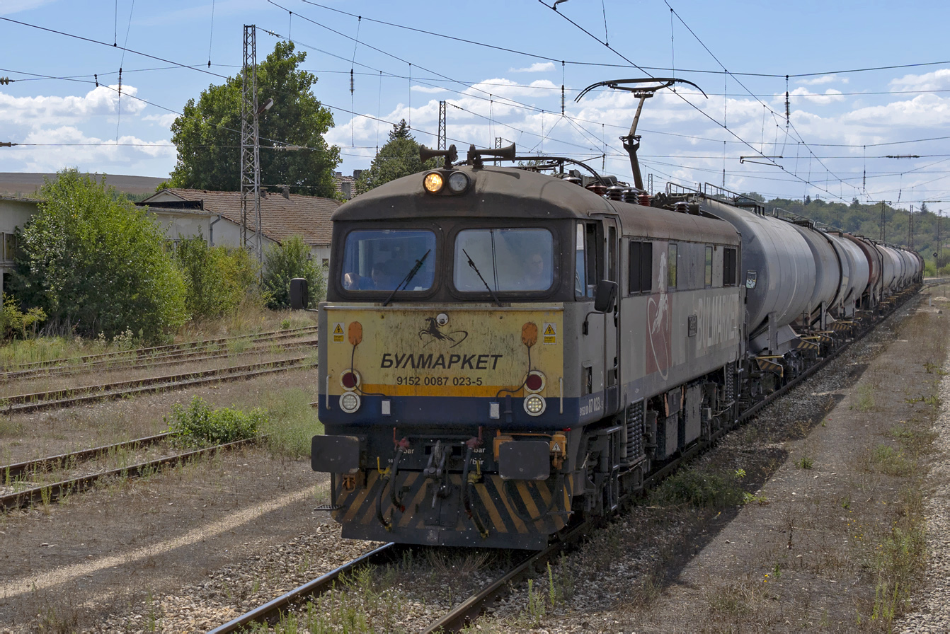 87 023