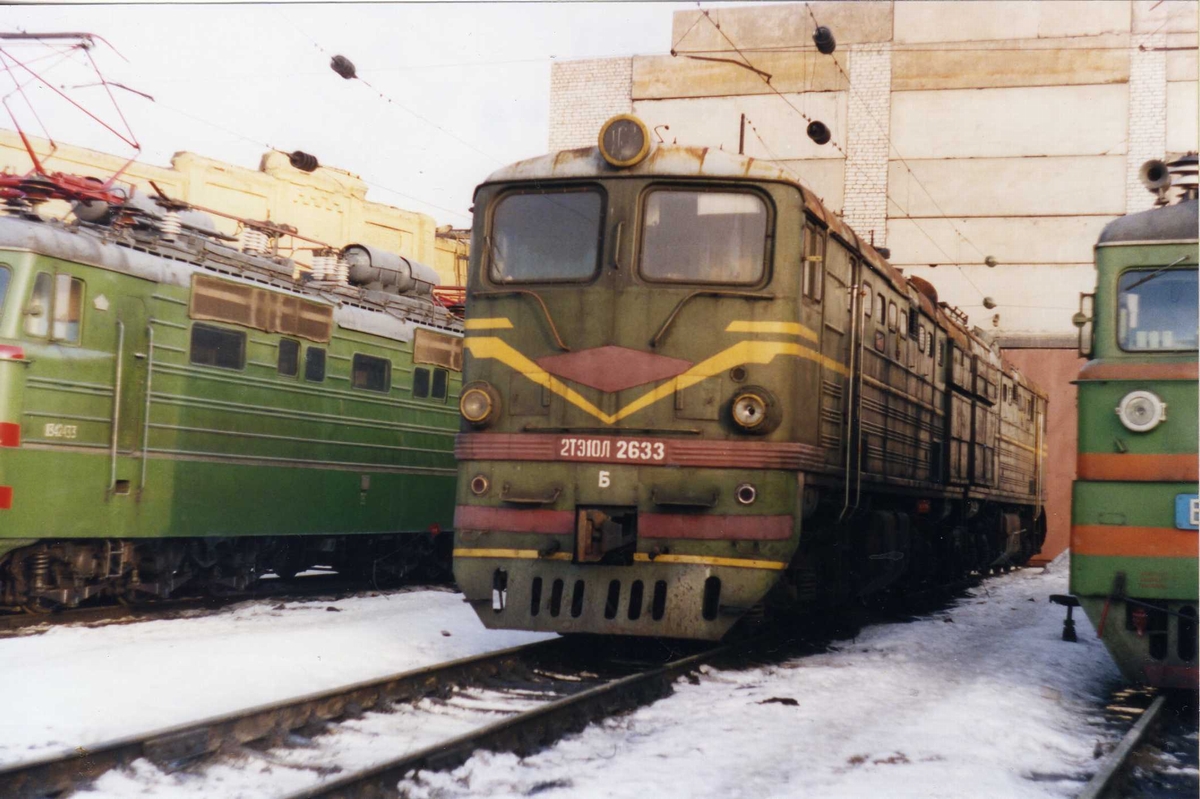 2ТЭ10Л-2633