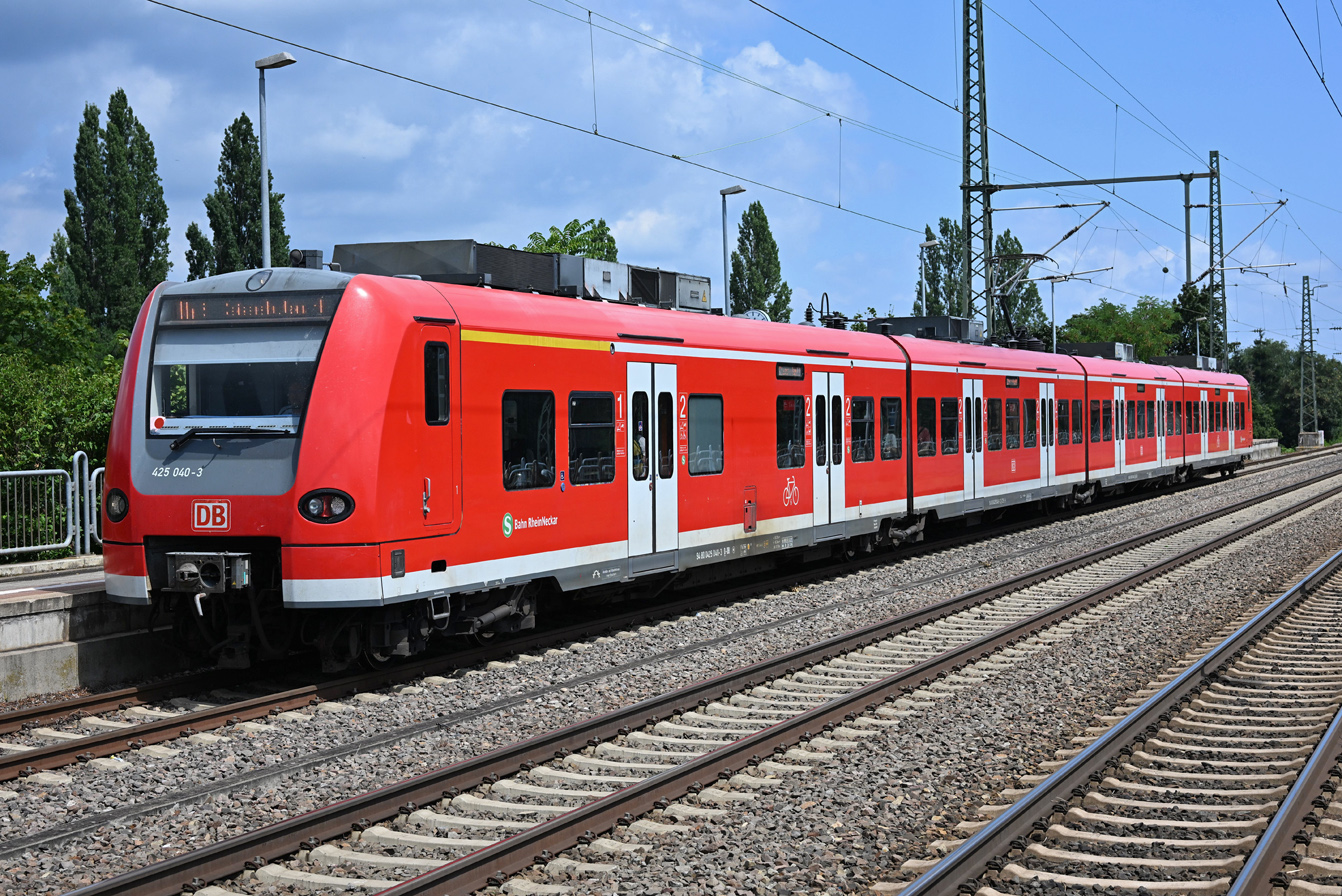 425 040