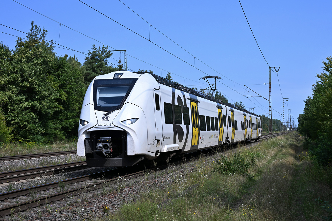 463 031