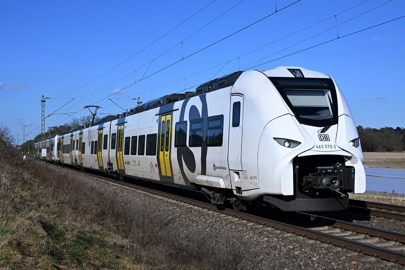 463 070