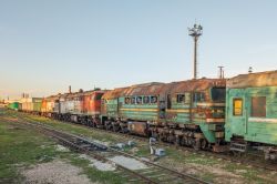 2М62У-0236 (Московская железная дорога); 2ТЭ10МК-2754 (Дальневосточная железная дорога)