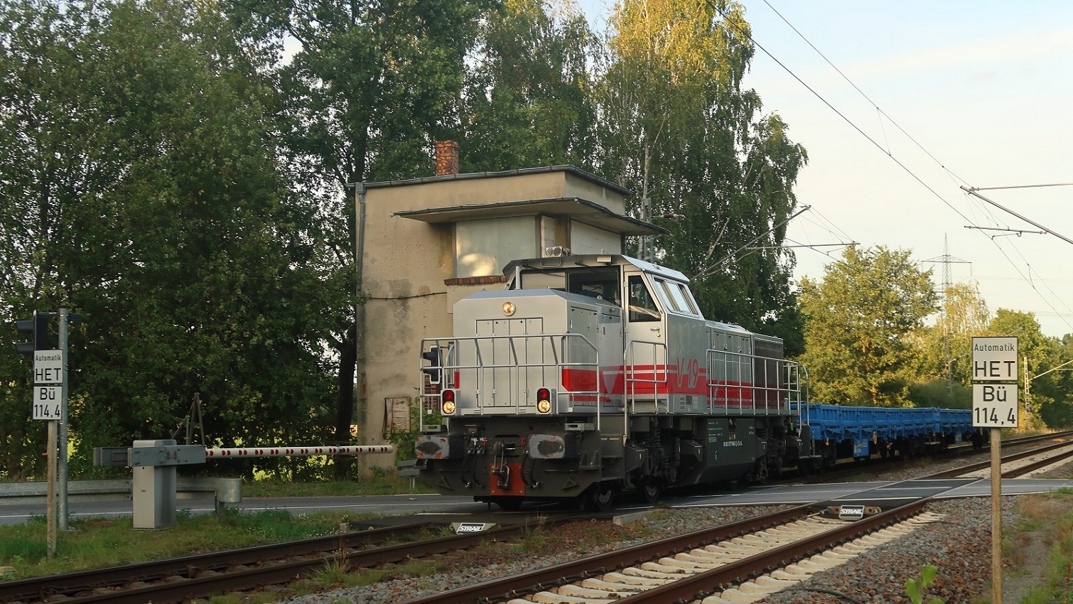 277 808-2