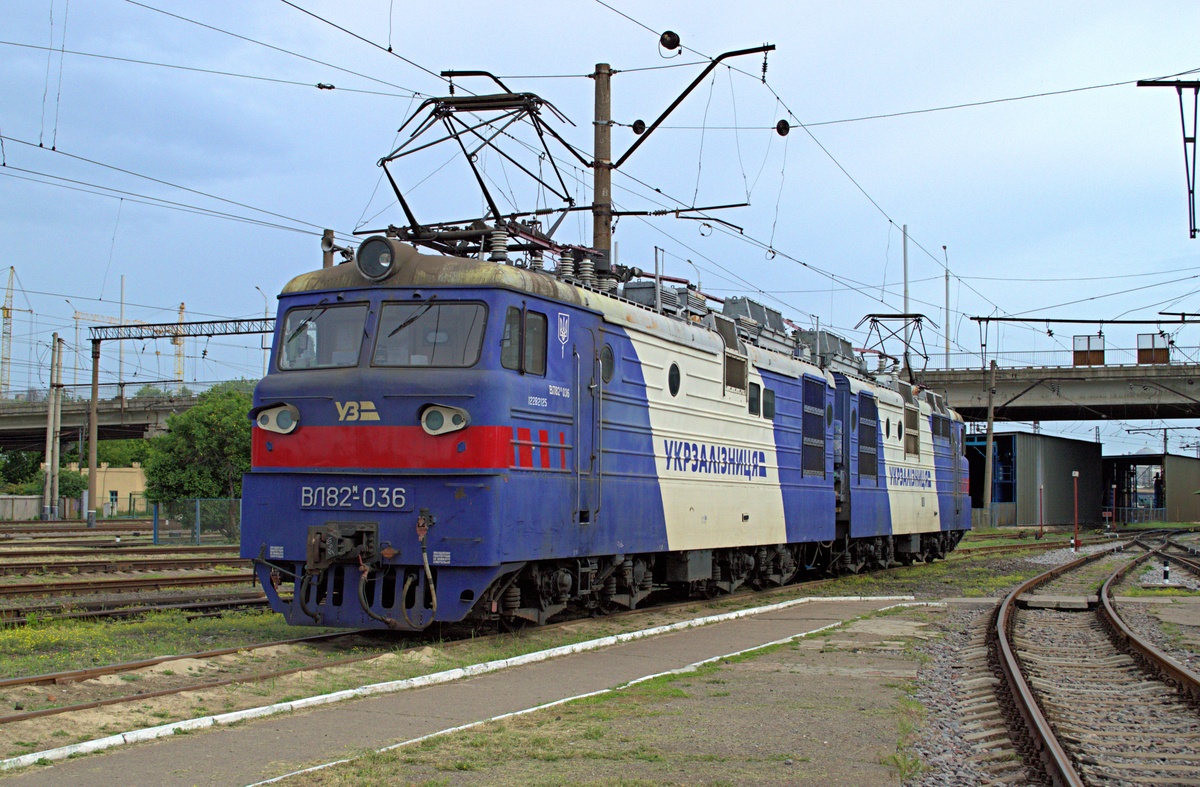 ВЛ82М-036