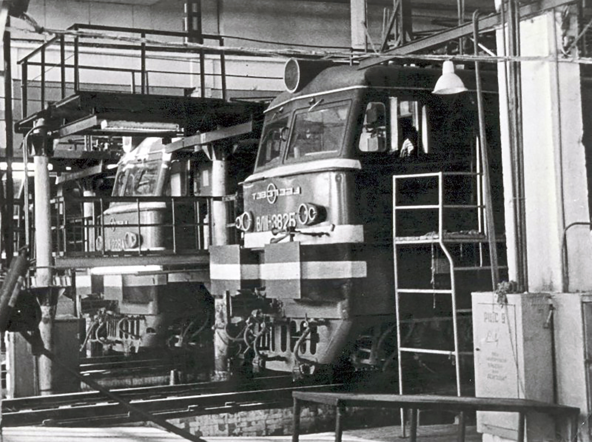 ВЛ11-382