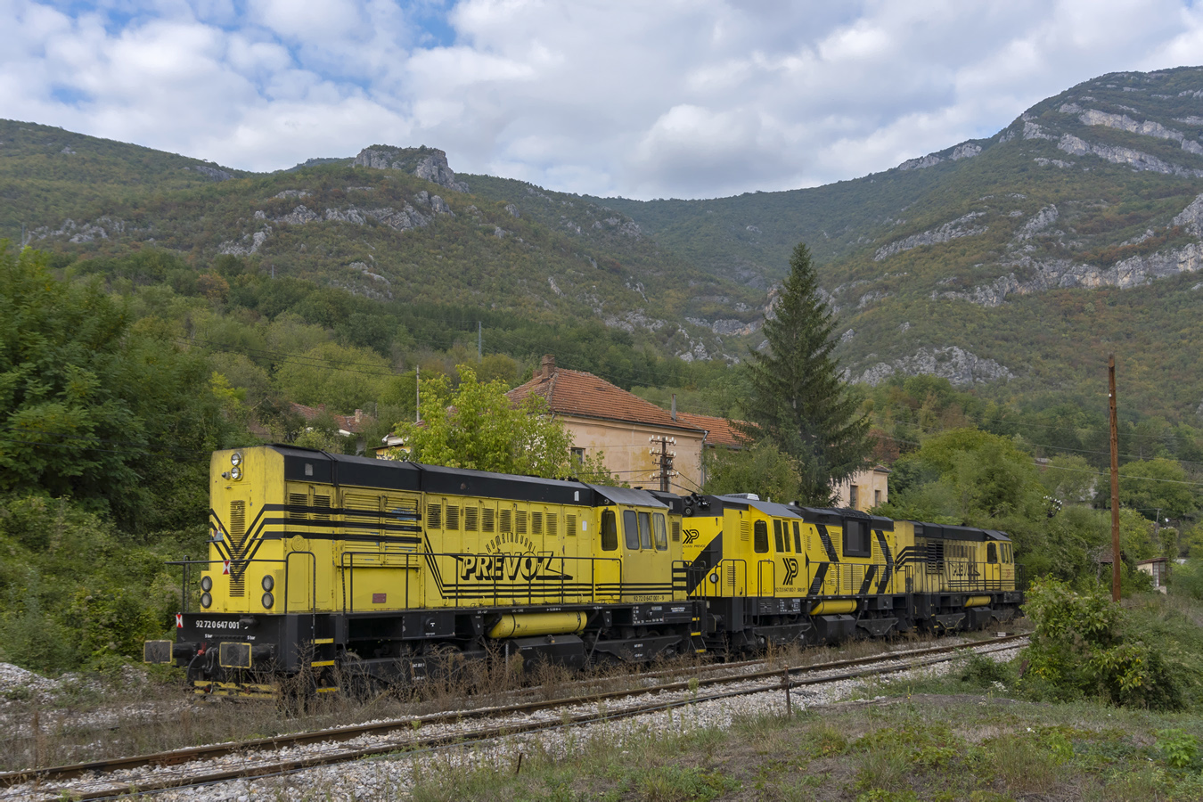 647 001