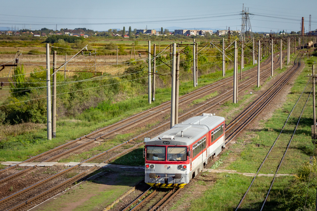 813 022