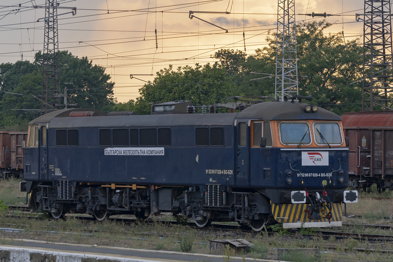 87 028