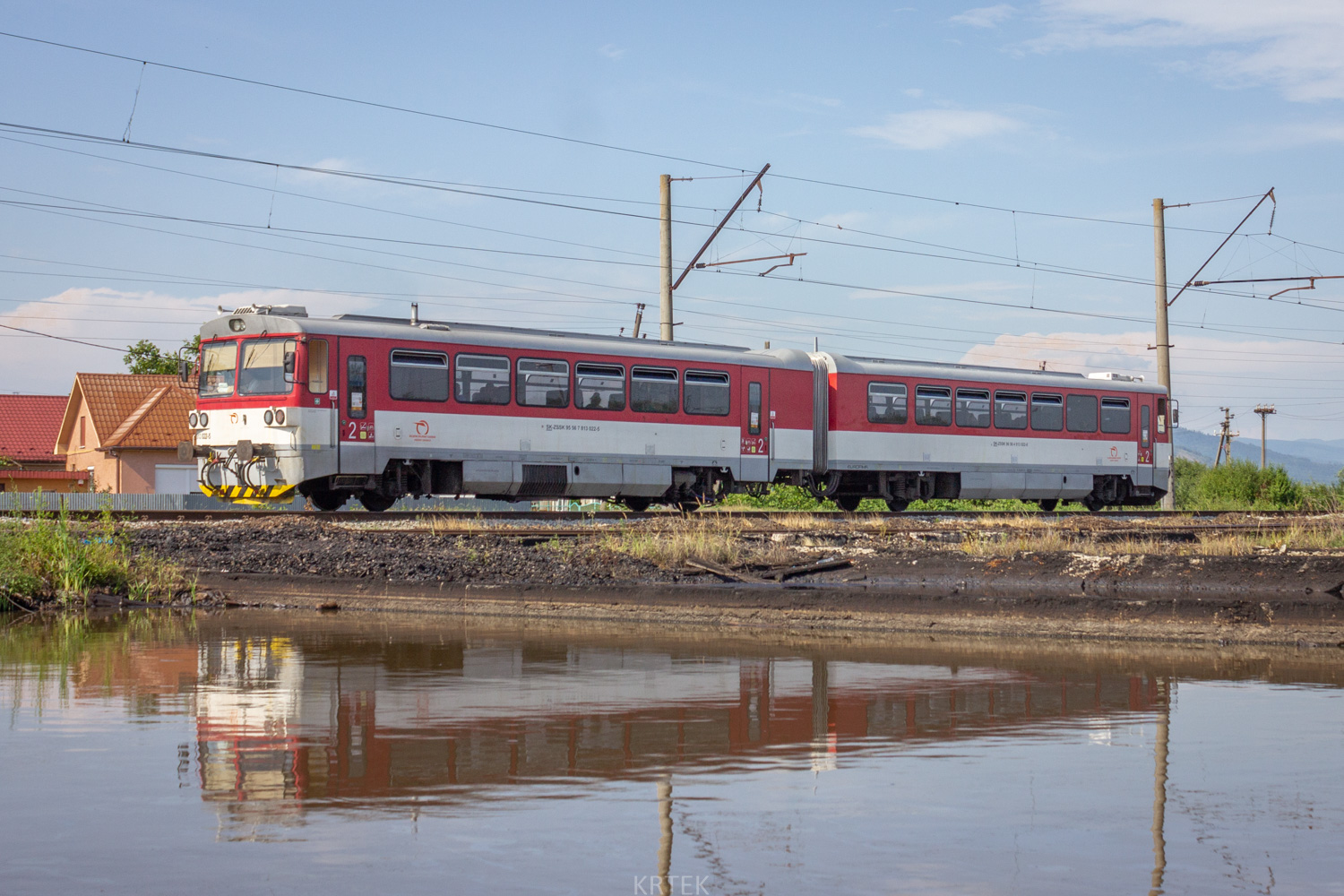 913 022