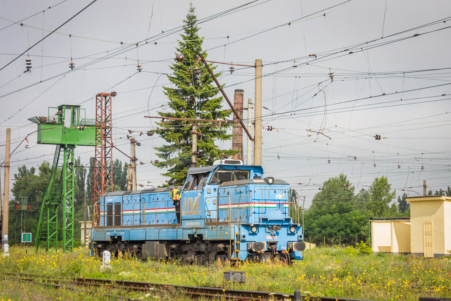 774 717-3