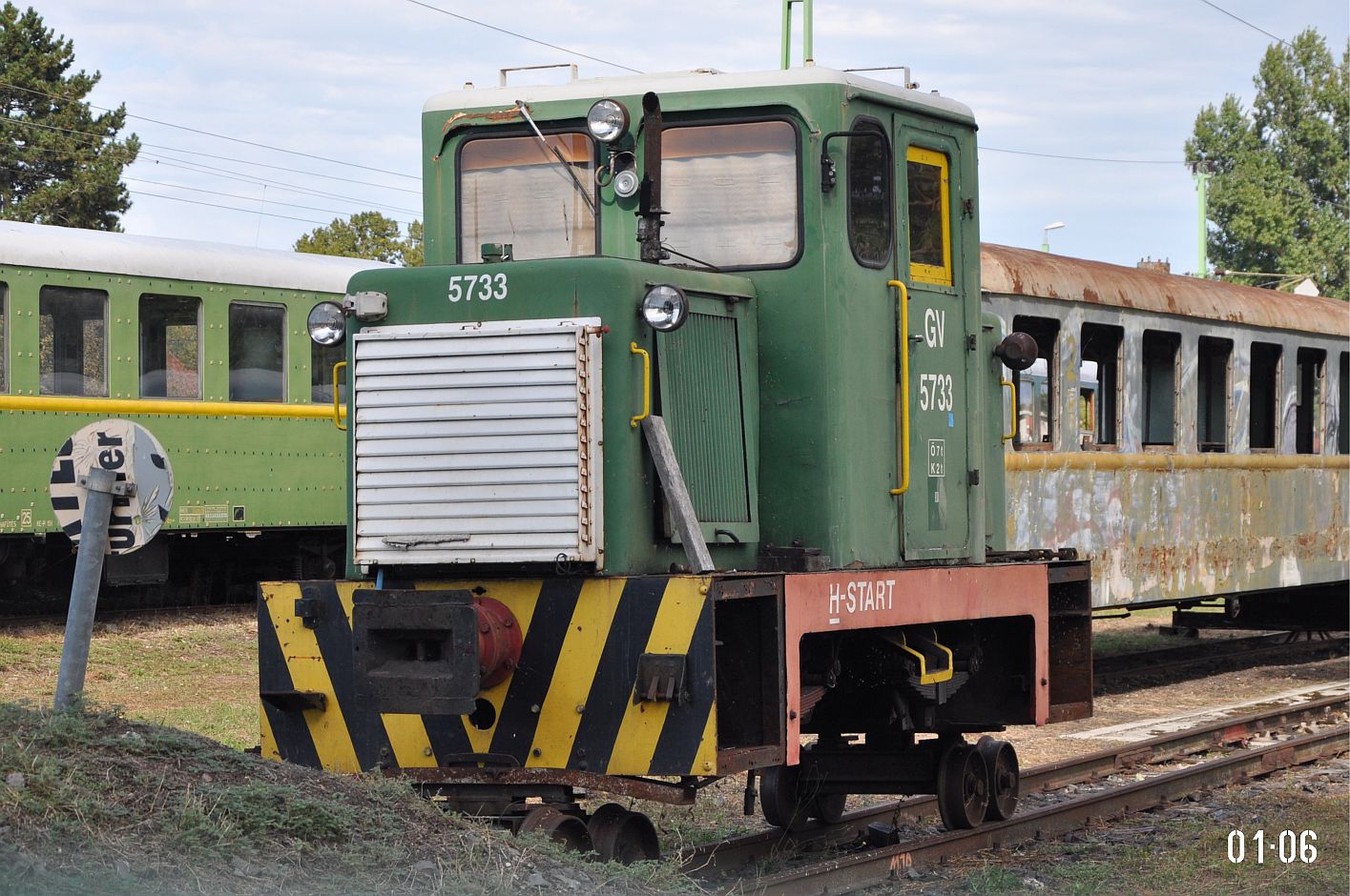 5733