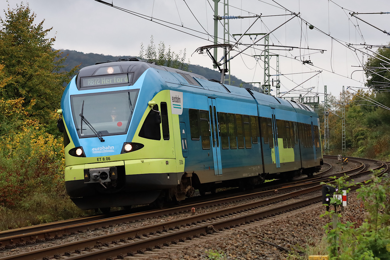 427 114