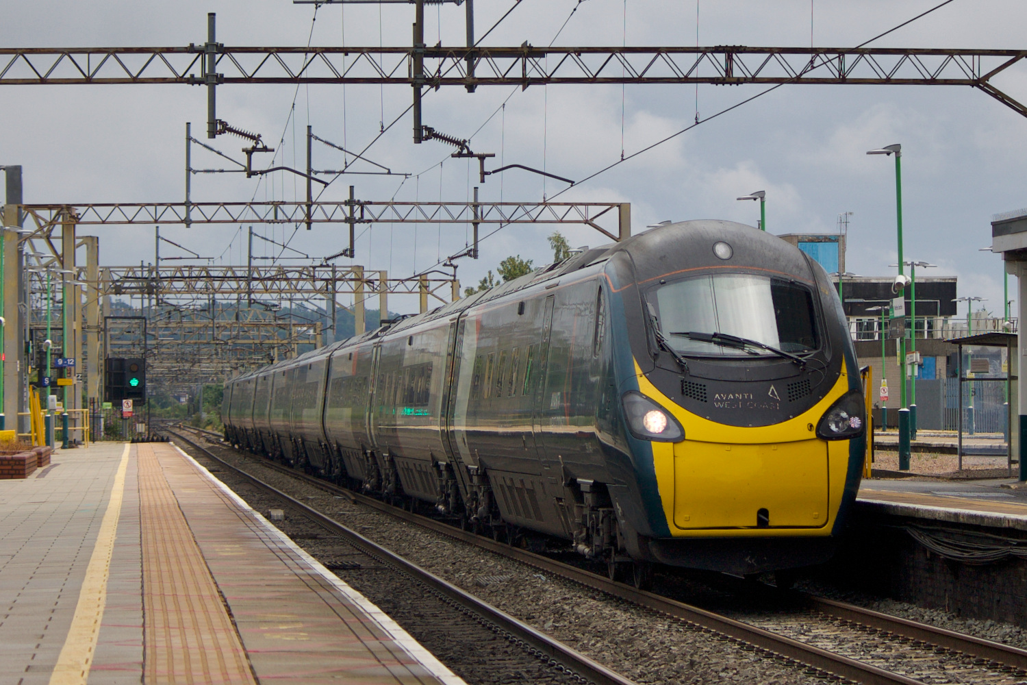 390045