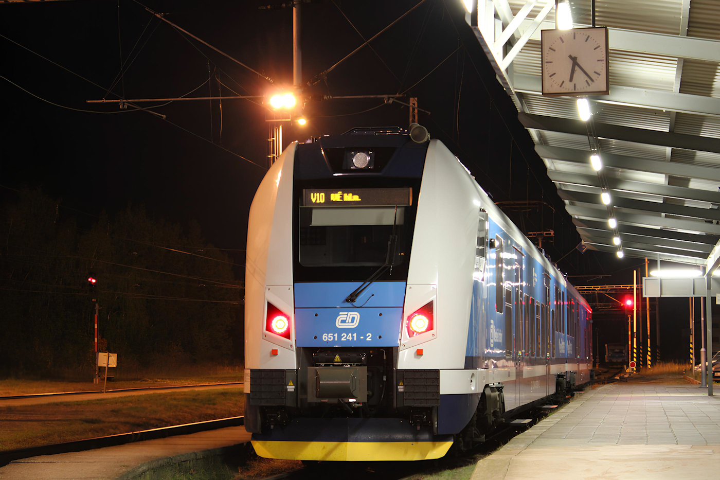 650 241