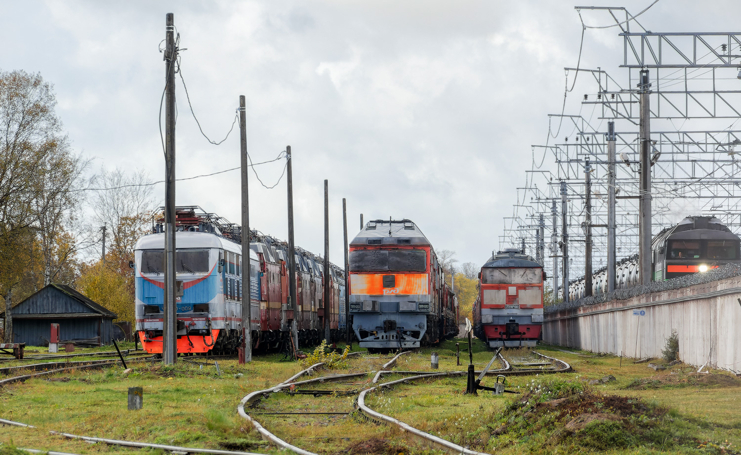 ЧС200-009; ТЭП70-0263; 2ТЭ116К-1081