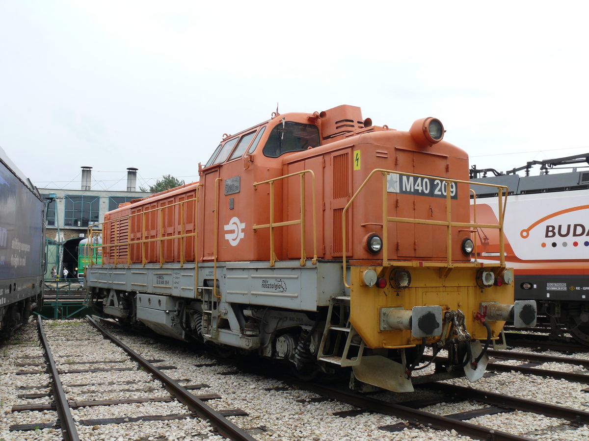 M40 209