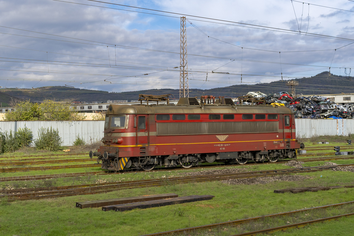 45 166