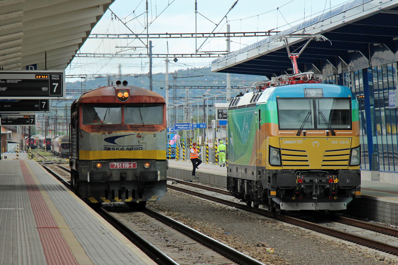 751 118-1; 193 132-6