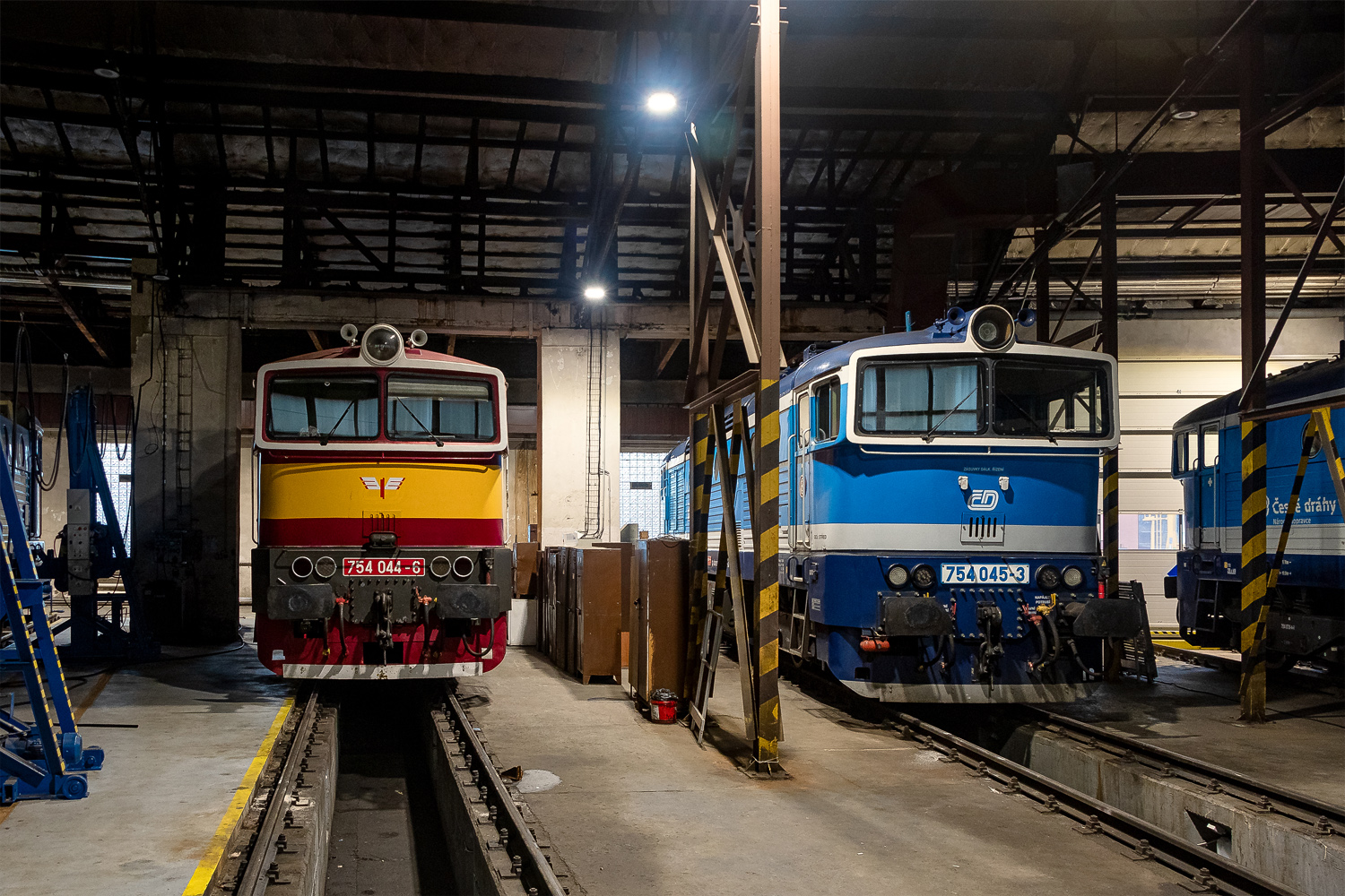 754 044-6; 754 045-3