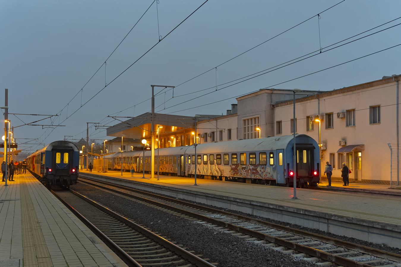Болгарские государственные железные дороги &mdash; Станции и перегоны / Гари