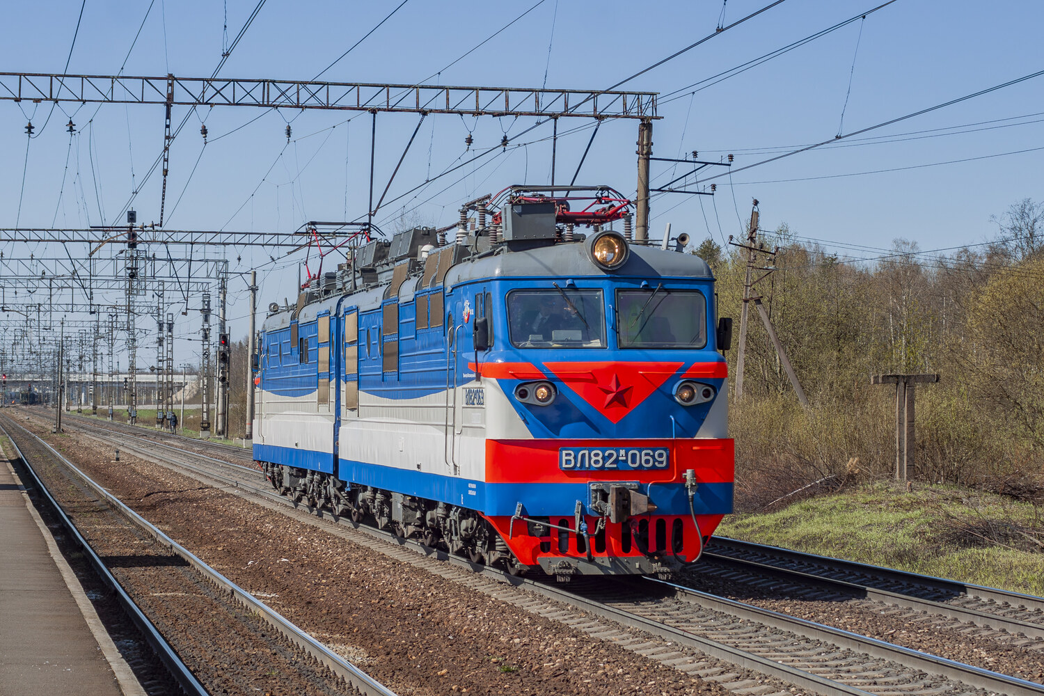 ВЛ82М-069