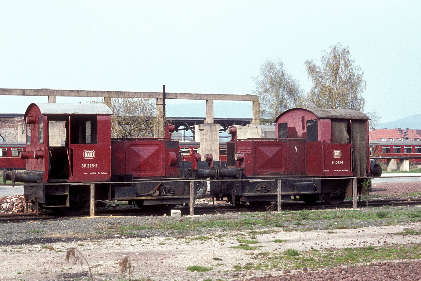 311 223-2; 311 232-3