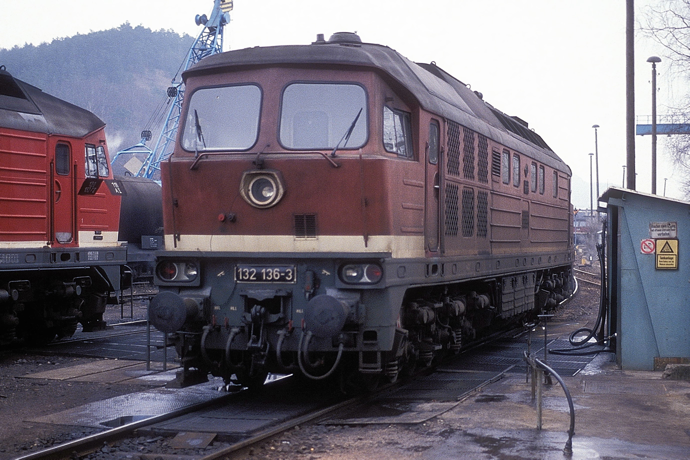 132 136-3