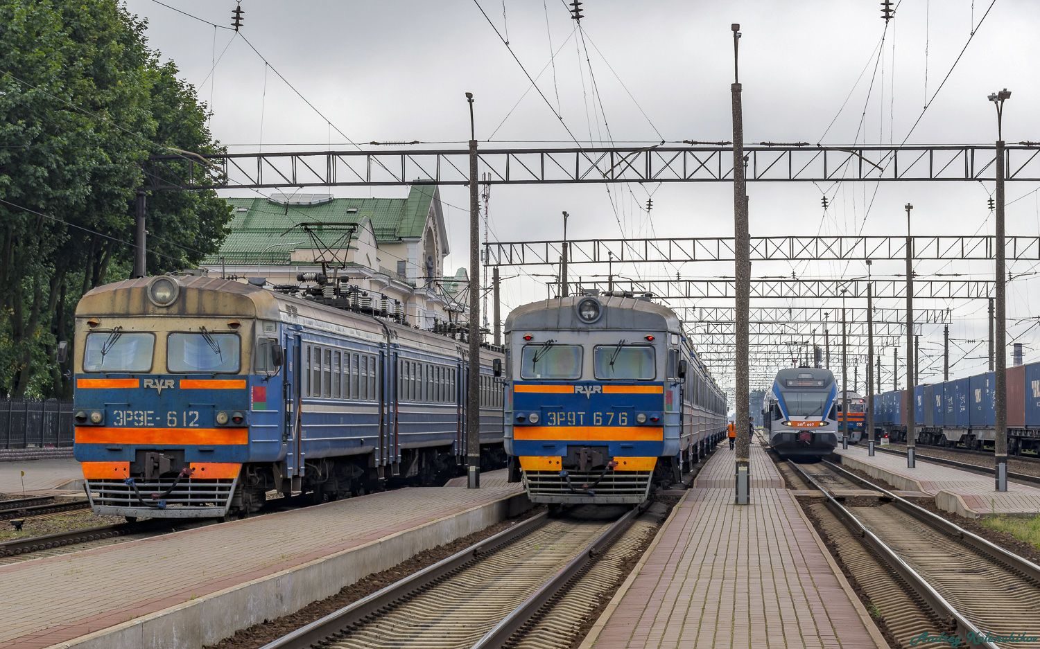 ЭР9Е-612; ЭР9Т-676