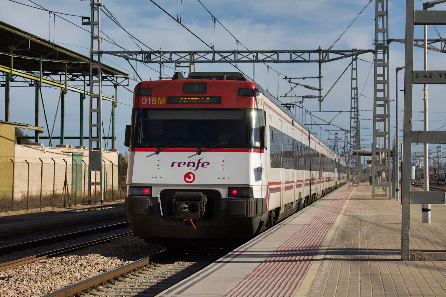 447 008
