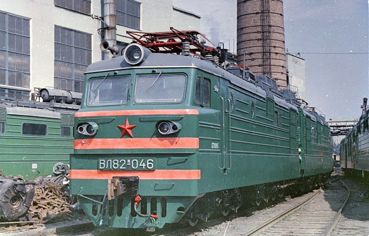 ВЛ82М-046