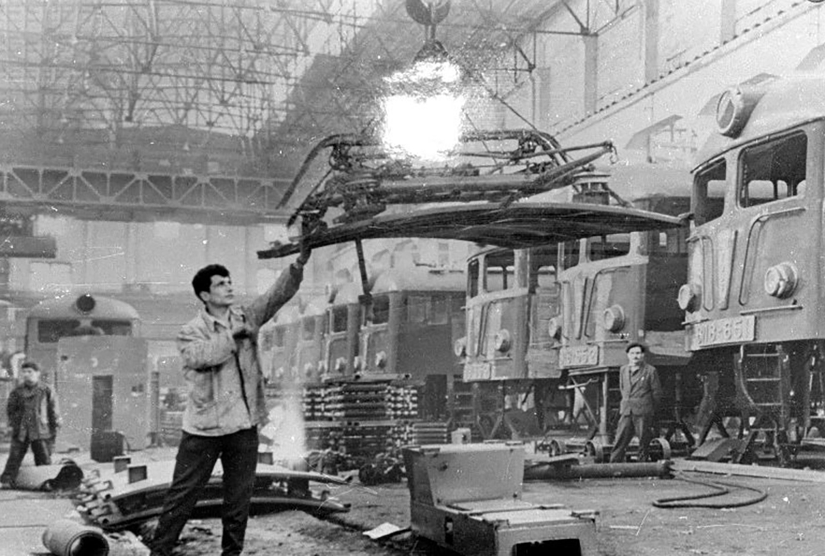 ВЛ8-852; ВЛ8-851