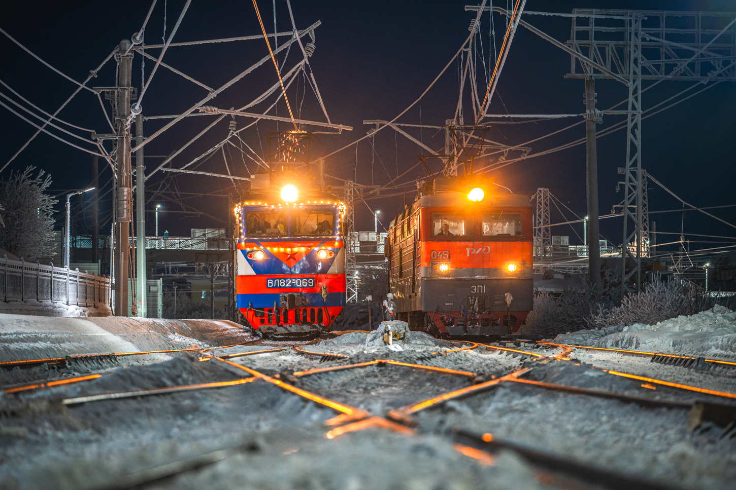 ВЛ82М-069; ЭП1-045