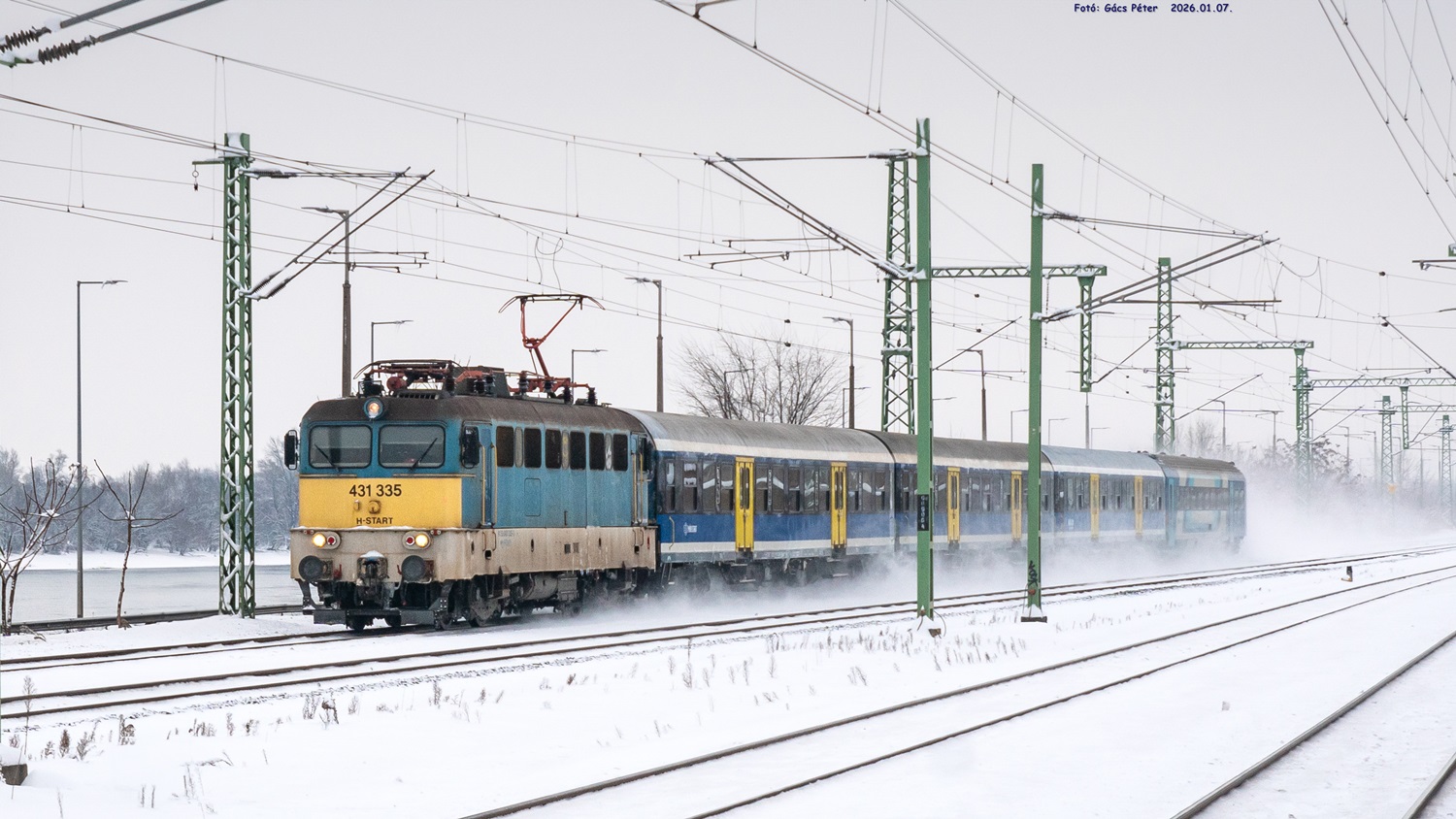 431 335
