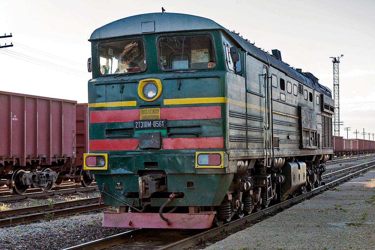 2ТЭ10М-0561
