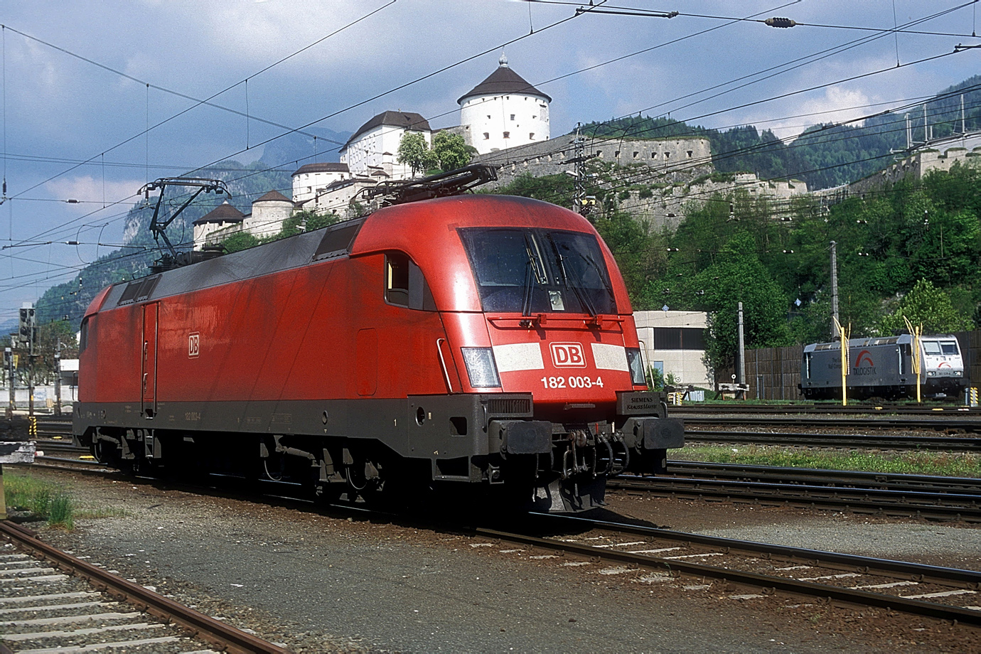 182 003