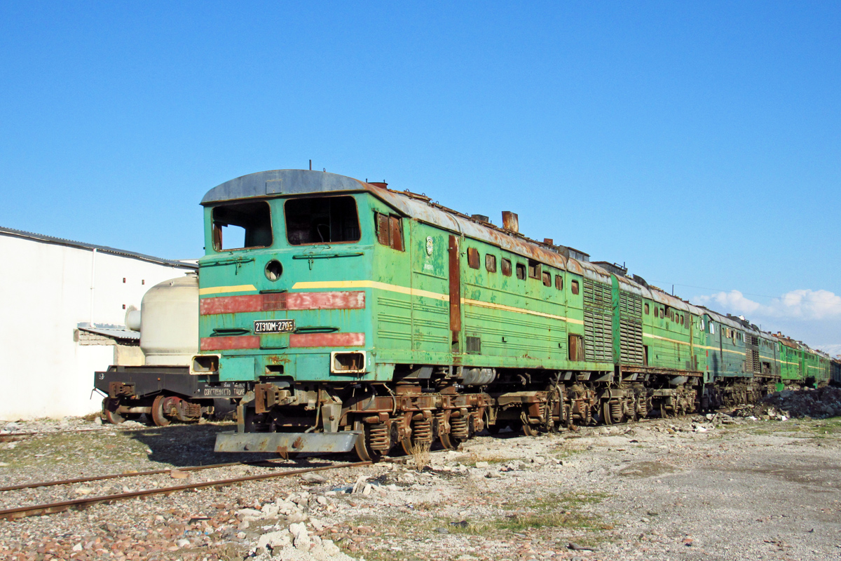 2ТЭ10М-2705