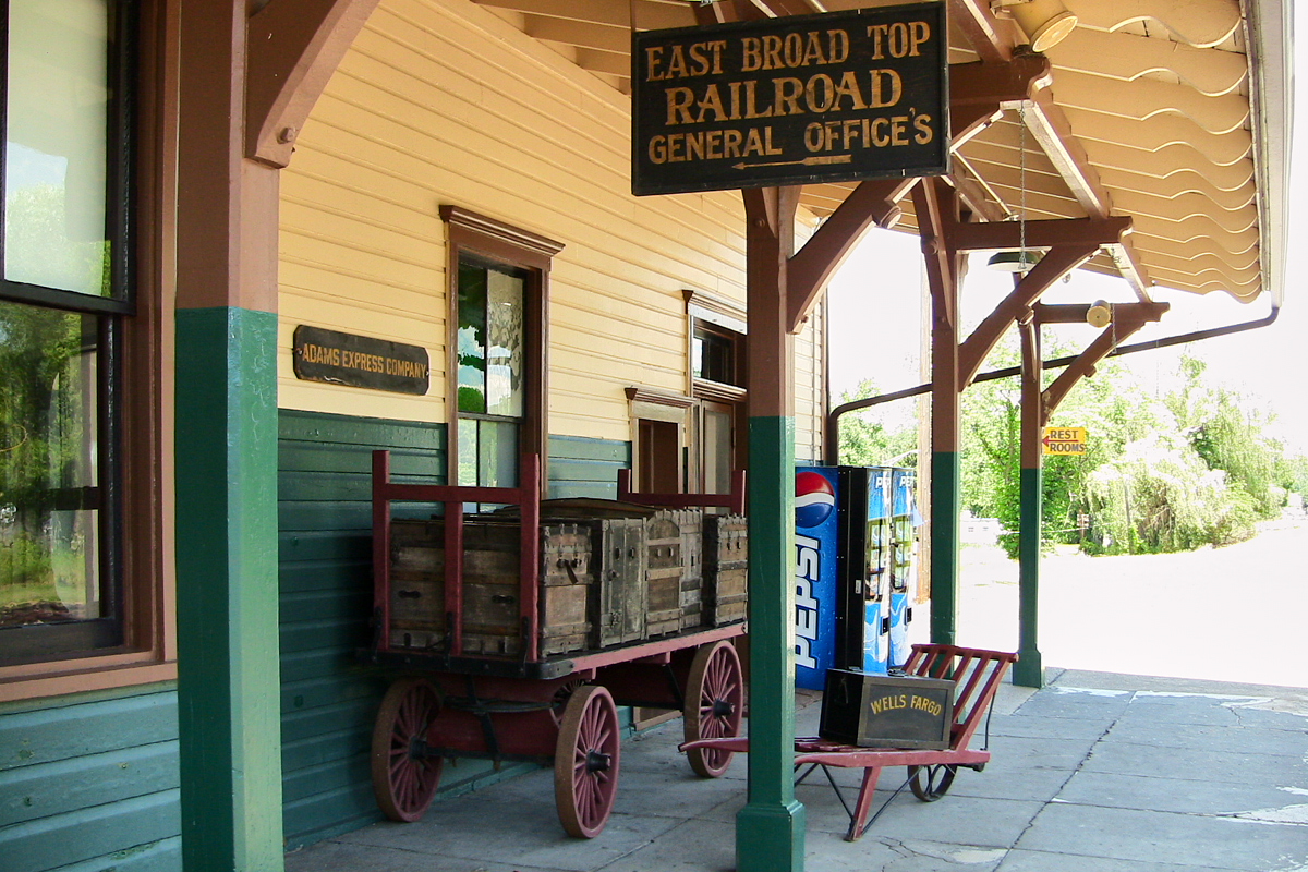 Railways of the USA &mdash; Stations & ways