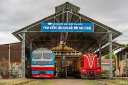 D19E-932 (Vietnam Railways); D13E-709 (Vietnam Railways)