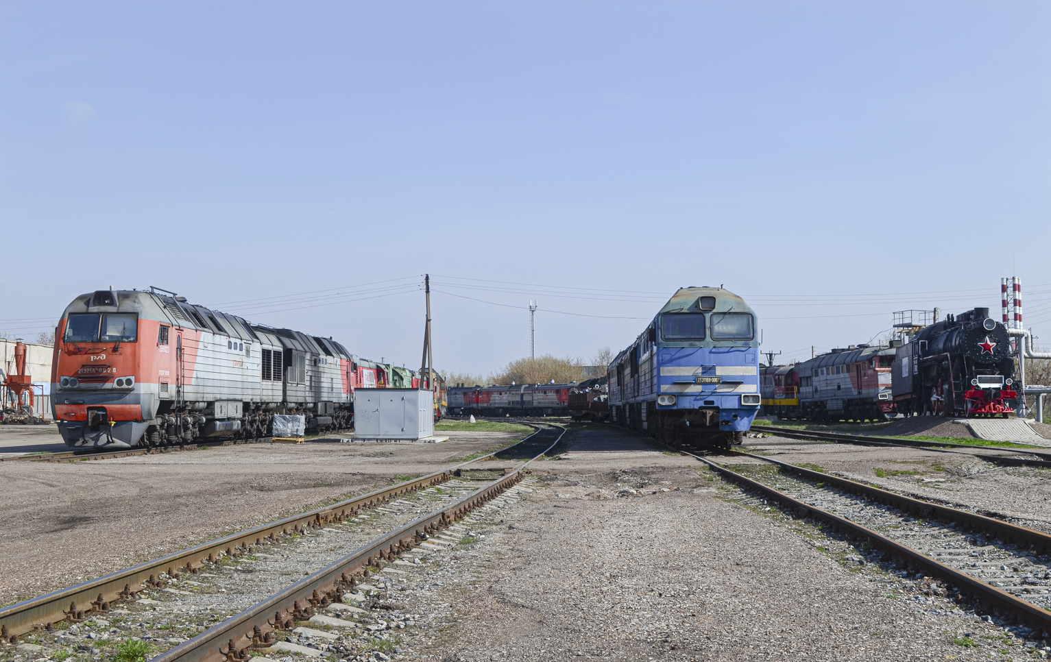 2ТЭ25КМ-0028; 2ТЭ116У-0007