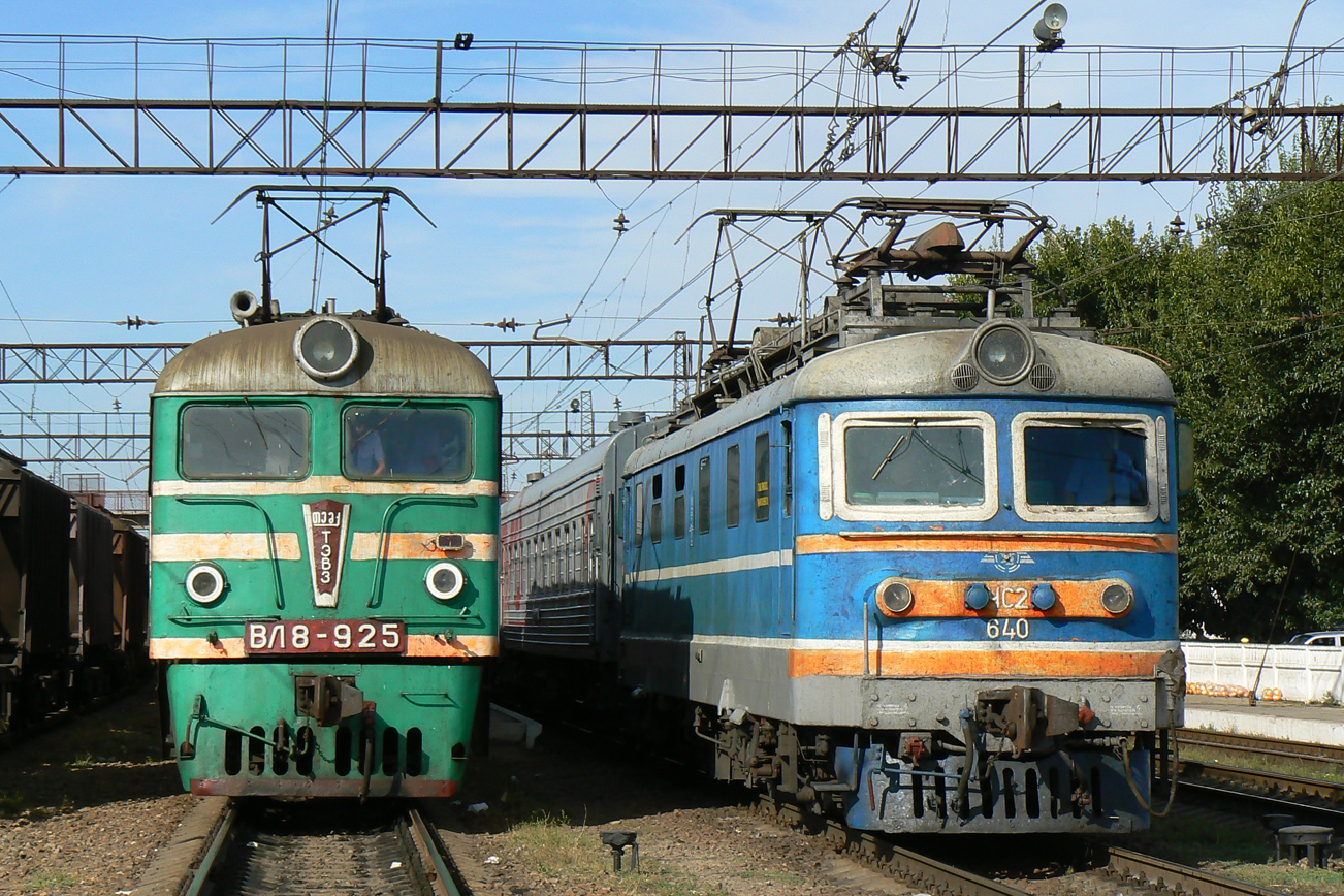 ВЛ8-925; ЧС2-640
